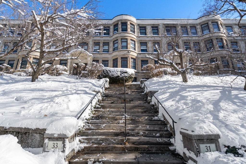 33 Westbourne Ter, Brookline, Massachusetts, 2 Bedrooms Bedrooms, 4 Rooms Rooms,1 BathroomBathrooms,Residential,For Sale,Westbourne Ter,73480304