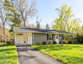 10 Mickelson Ln, Bedford, Massachusetts, 3 Bedrooms Bedrooms, 8 Rooms Rooms,1.5 BathroomsBathrooms,Residential,For Sale,Mickelson Ln,73480319