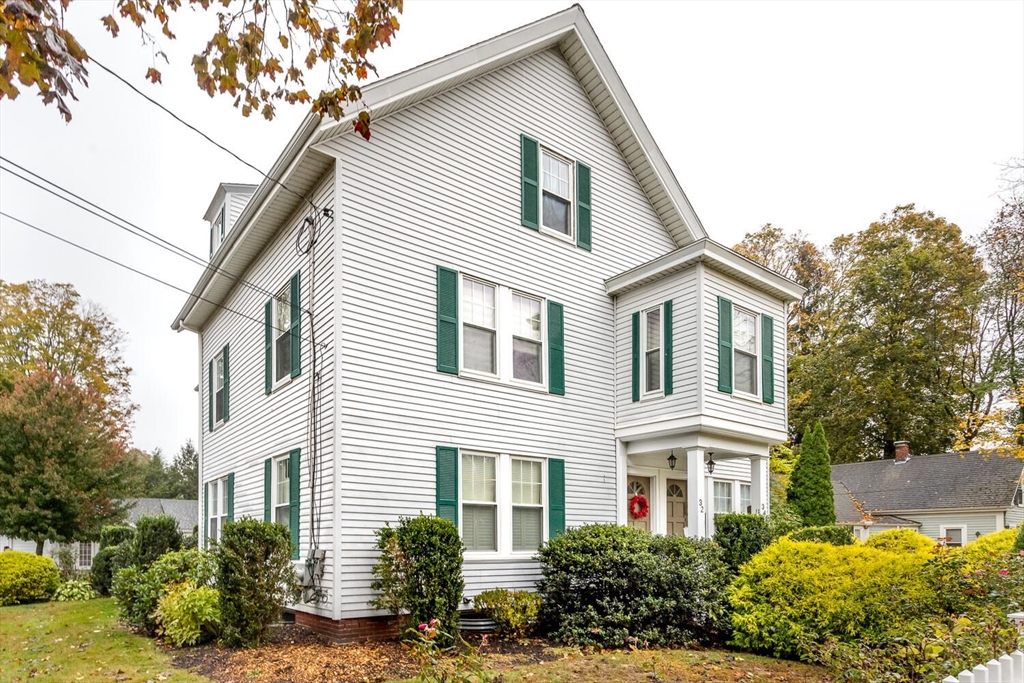 32 Billings St, Sharon, Massachusetts, 2 Bedrooms Bedrooms, 6 Rooms Rooms,2 BathroomsBathrooms,Residential Lease,For Rent,Billings St,73480213