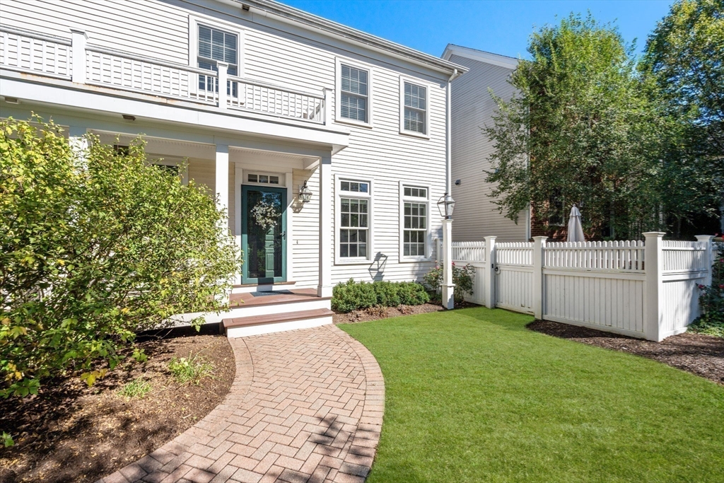 42 Maple Lane, Medfield, Massachusetts, 2 Bedrooms Bedrooms, 6 Rooms Rooms,3 BathroomsBathrooms,Residential,For Sale,Maple Lane,73480328