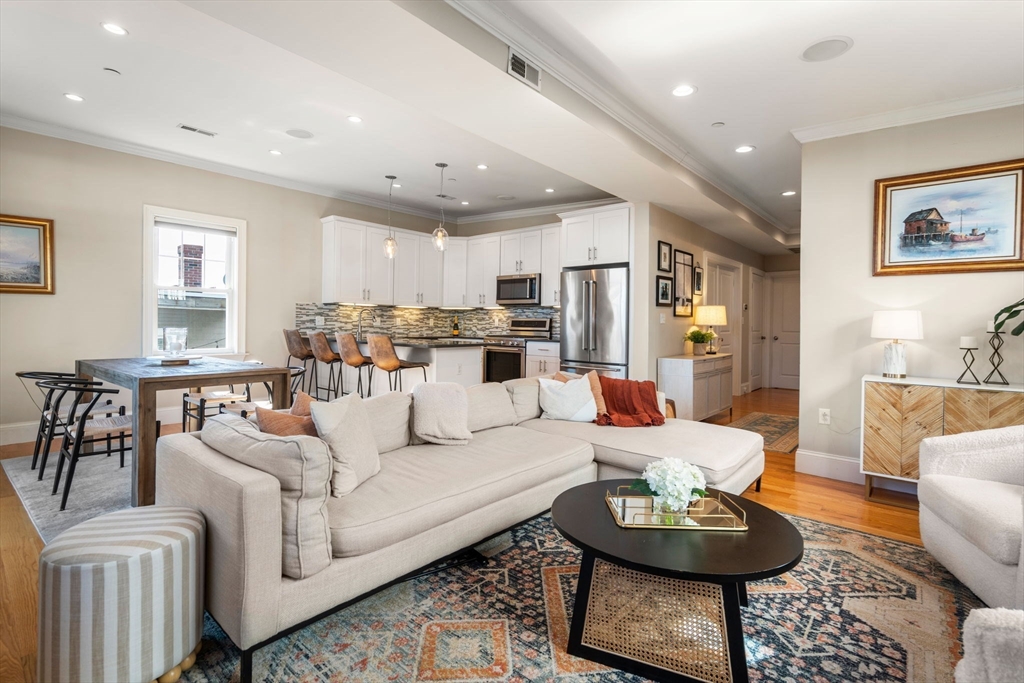 20 Winfield St, Boston, Massachusetts, 2 Bedrooms Bedrooms, 4 Rooms Rooms,2 BathroomsBathrooms,Residential,For Sale,Winfield St,73480119