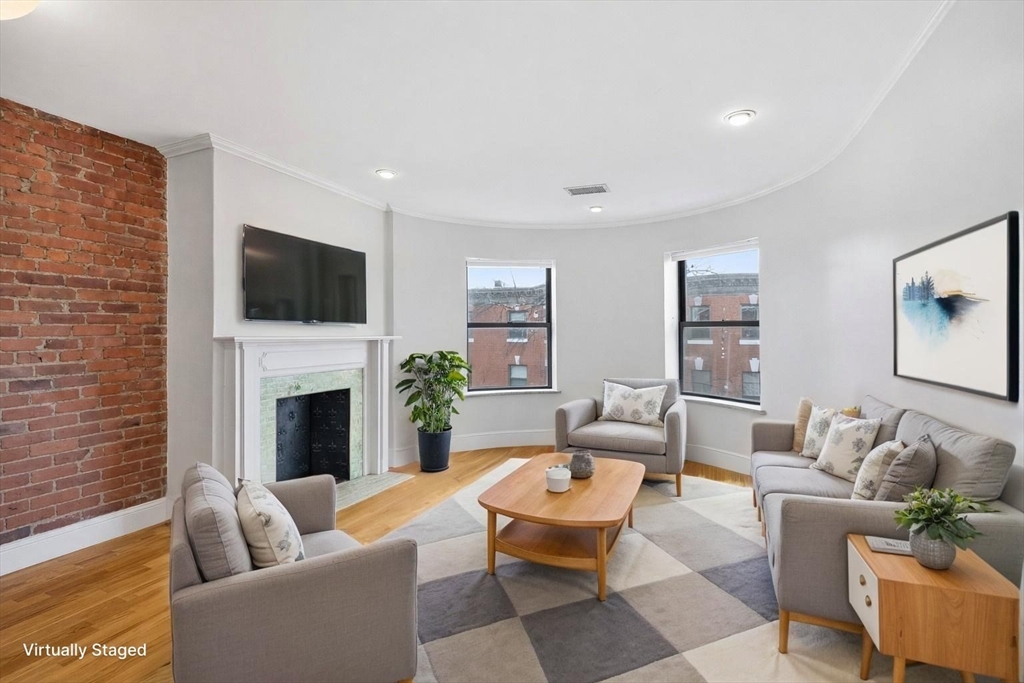 111 Gainsborough Street, Boston, Massachusetts, 1 Bedroom Bedrooms, 3 Rooms Rooms,1 BathroomBathrooms,Residential,For Sale,Gainsborough Street,73480108