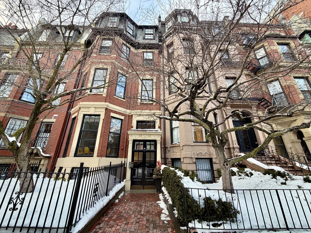 340 Beacon St, Boston, Massachusetts, 3 Bedrooms Bedrooms, 9 Rooms Rooms,2.5 BathroomsBathrooms,Residential Lease,For Rent,Beacon St,73480339