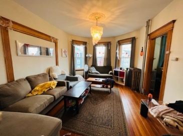 107 Calumet St, Boston, Massachusetts, 5 Bedrooms Bedrooms, 7 Rooms Rooms,2 BathroomsBathrooms,Residential Lease,For Rent,Calumet St,73480114