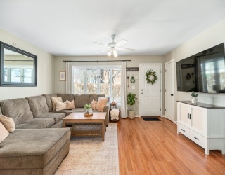 36 Eastern Avenue, Gloucester, Massachusetts, 4 Bedrooms Bedrooms, 6 Rooms Rooms,2 BathroomsBathrooms,Residential,For Sale,Eastern Avenue,73480094