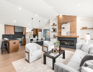 715 Summer Street, Lynnfield, Massachusetts, 3 Bedrooms Bedrooms, 7 Rooms Rooms,3 BathroomsBathrooms,Residential,For Sale,Summer Street,73480189