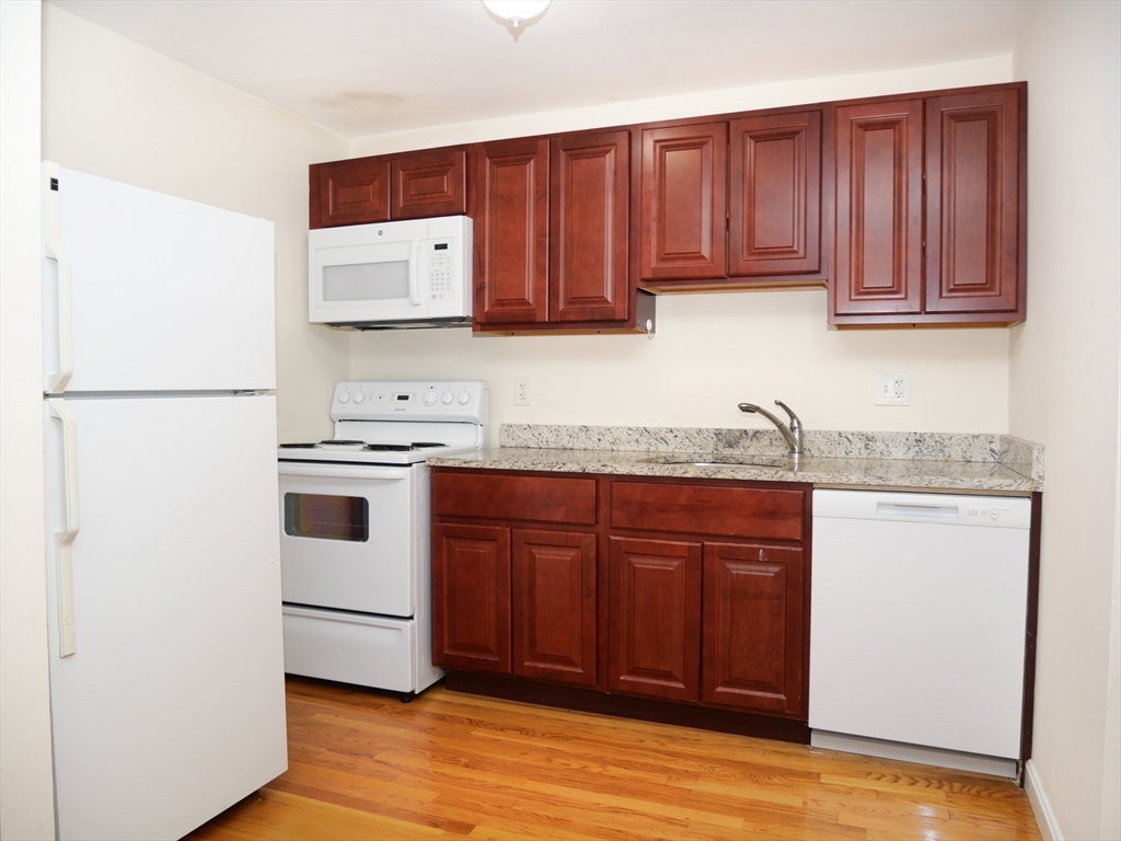 1039 Commonwealth Ave, Boston, Massachusetts, 1 Bedroom Bedrooms, 2 Rooms Rooms,1 BathroomBathrooms,Residential Lease,For Rent,Commonwealth Ave,73480227