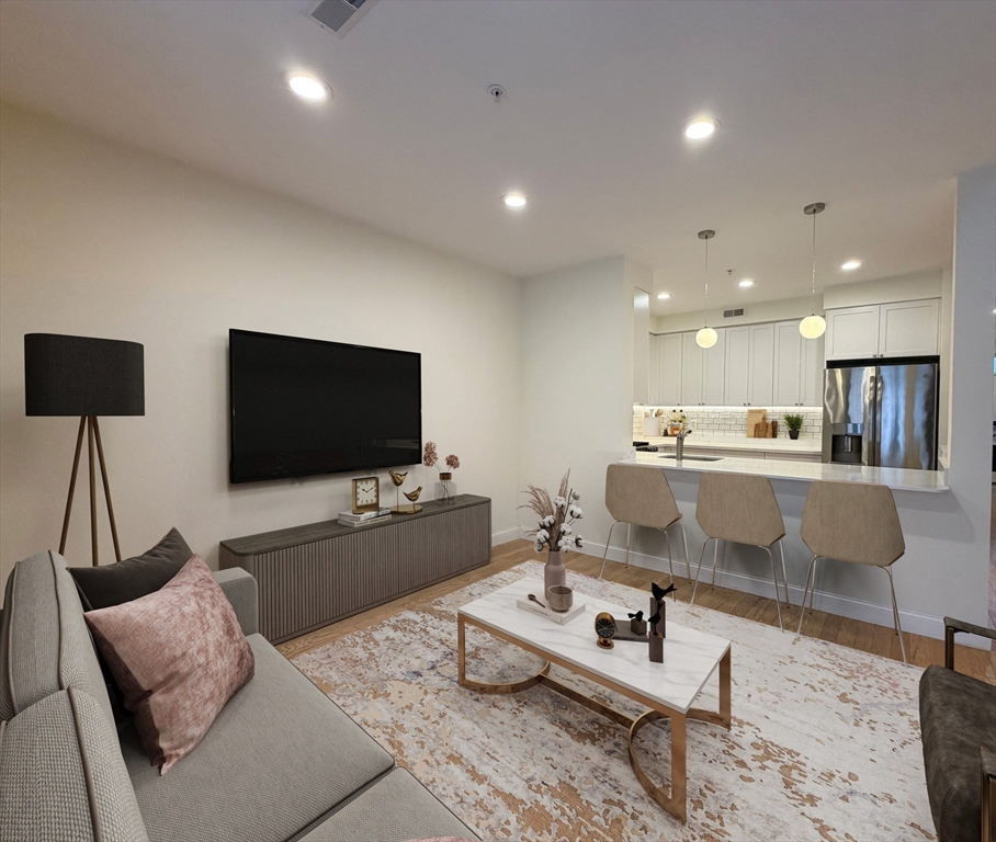 70 Endicott Street, Norwood, Massachusetts, 2 Bedrooms Bedrooms, 4 Rooms Rooms,1.5 BathroomsBathrooms,Residential Lease,For Rent,Endicott Street,73480232