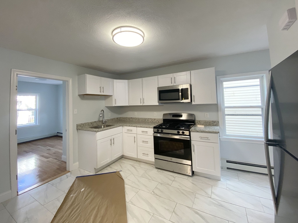 7 Sumner Pl, Boston, Massachusetts, 2 Bedrooms Bedrooms, 4 Rooms Rooms,1 BathroomBathrooms,Residential Lease,For Rent,Sumner Pl,73453646