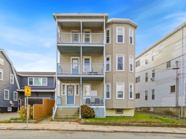9 Atlantic St, Winthrop, Massachusetts, 2 Bedrooms Bedrooms, 6 Rooms Rooms,1 BathroomBathrooms,Residential,For Sale,Atlantic St,73454898