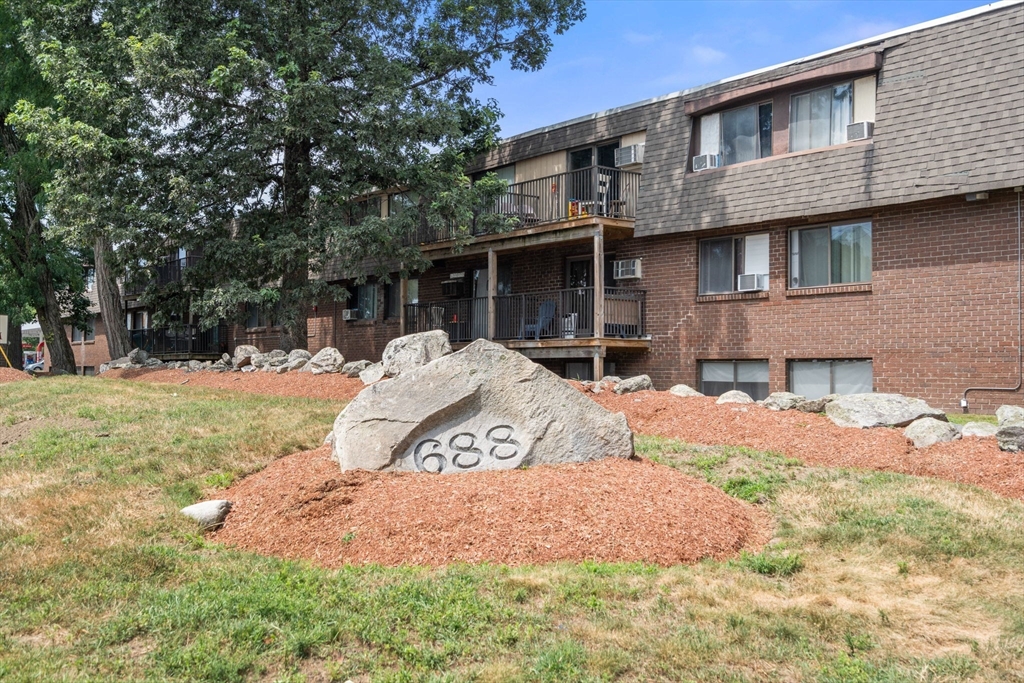 688 Boston Post Rd E, Marlborough, Massachusetts, 1 Bedroom Bedrooms, 1 Room Rooms,1 BathroomBathrooms,Residential,For Sale,Boston Post Rd E,73440033