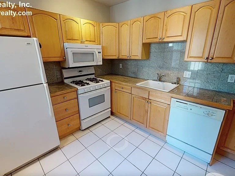 2001 Commonwealth Avenue, Boston, Massachusetts, 1 Bedroom Bedrooms, 2 Rooms Rooms,1 BathroomBathrooms,Residential Lease,For Rent,Commonwealth Avenue,73480419