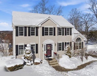 101 Woodruff Rd, Clinton, Massachusetts, 3 Bedrooms Bedrooms, 8 Rooms Rooms,2.5 BathroomsBathrooms,Residential,For Sale,Woodruff Rd,73480401