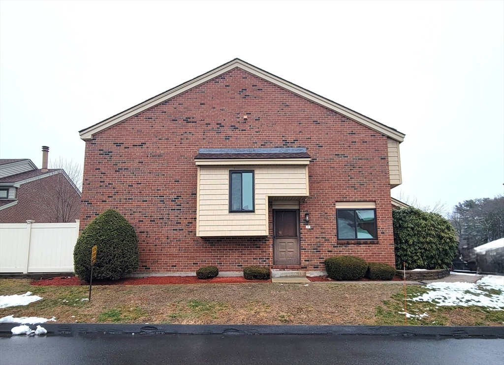 17 Elderwood Drive, Stoughton, Massachusetts, 3 Bedrooms Bedrooms, 7 Rooms Rooms,2.5 BathroomsBathrooms,Residential Lease,For Rent,Elderwood Drive,73480439