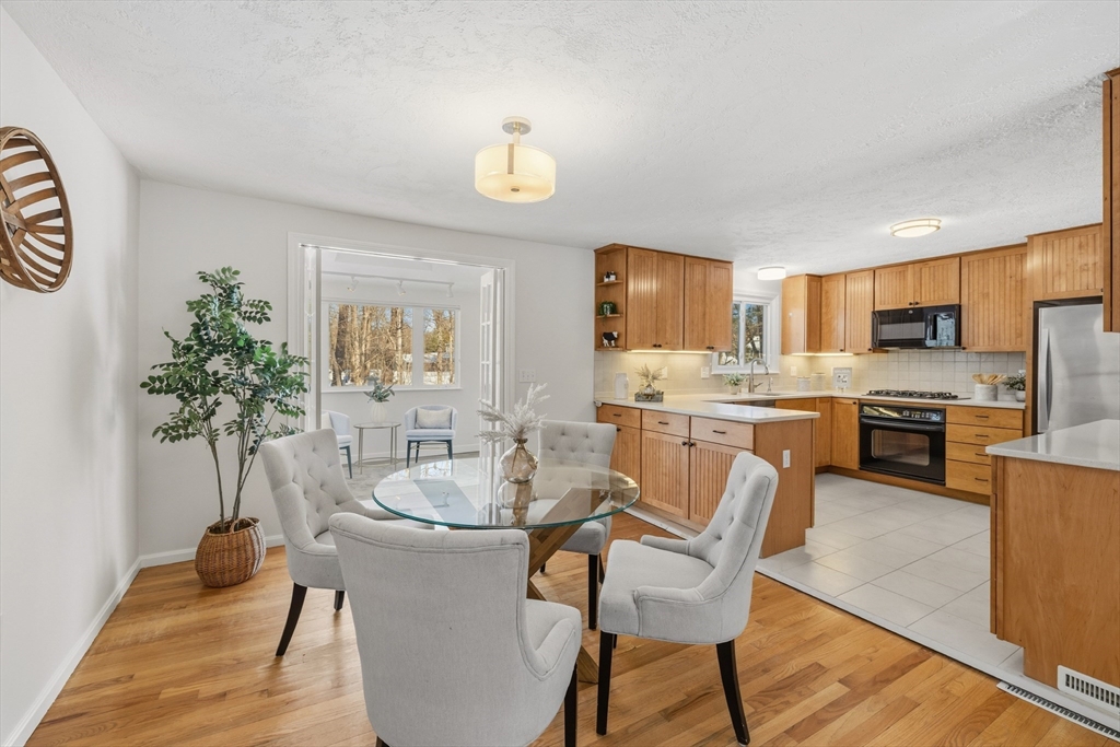 41 Dunster Rd, Bedford, Massachusetts, 3 Bedrooms Bedrooms, 7 Rooms Rooms,3 BathroomsBathrooms,Residential,For Sale,Dunster Rd,73480465