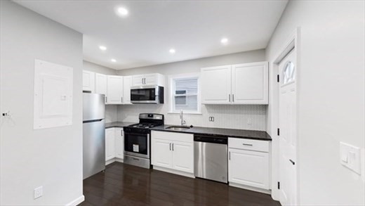 249 Everett, Boston, Massachusetts, 2 Bedrooms Bedrooms, 4 Rooms Rooms,1 BathroomBathrooms,Residential Lease,For Rent,Everett,73480475