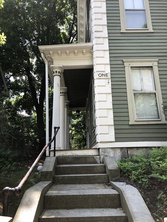 1 Congress St, Worcester, Massachusetts, 3 Bedrooms Bedrooms, 5 Rooms Rooms,1 BathroomBathrooms,Residential Lease,For Rent,Congress St,73480472