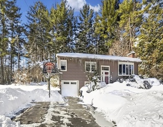 10 Rolling Lane, Framingham, Massachusetts, 3 Bedrooms Bedrooms, 8 Rooms Rooms,1.5 BathroomsBathrooms,Residential,For Sale,Rolling Lane,73480358