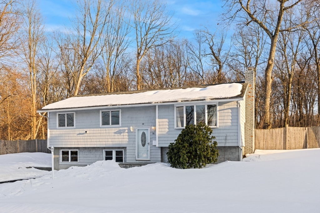 14 Raylen Avenue, Peabody, Massachusetts, 4 Bedrooms Bedrooms, 10 Rooms Rooms,2.5 BathroomsBathrooms,Residential,For Sale,Raylen Avenue,73480386