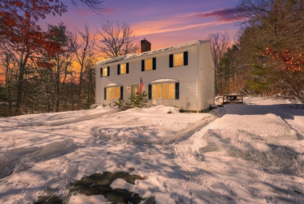 429 Moore St, Ludlow, Massachusetts, 4 Bedrooms Bedrooms, 8 Rooms Rooms,2.5 BathroomsBathrooms,Residential,For Sale,Moore St,73480388