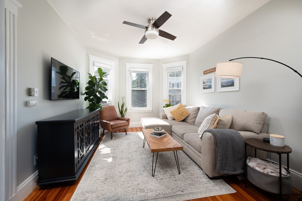 42 Rosemont St, Boston, Massachusetts, 2 Bedrooms Bedrooms, 5 Rooms Rooms,1 BathroomBathrooms,Residential Lease,For Rent,Rosemont St,73480411