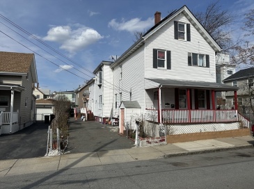 9 Carter St, Everett, Massachusetts, 7 Bedrooms Bedrooms, 18 Rooms Rooms,3 BathroomsBathrooms,Residential Income,For Sale,Carter St,73351735