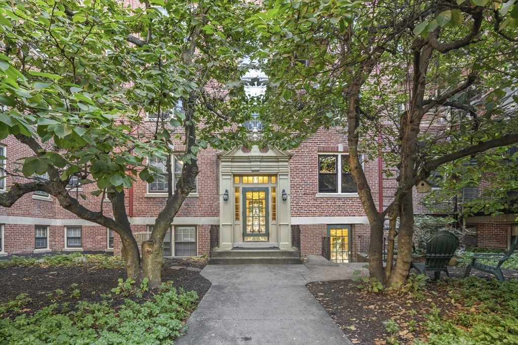 58 Elm Street, Worcester, Massachusetts, 2 Bedrooms Bedrooms, 5 Rooms Rooms,1 BathroomBathrooms,Residential,For Sale,Elm Street,73447281