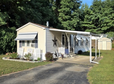 72 Holiday Cir, Chicopee, Massachusetts, 2 Bedrooms Bedrooms, 4 Rooms Rooms,1 BathroomBathrooms,Residential,For Sale,Holiday Cir,73469498