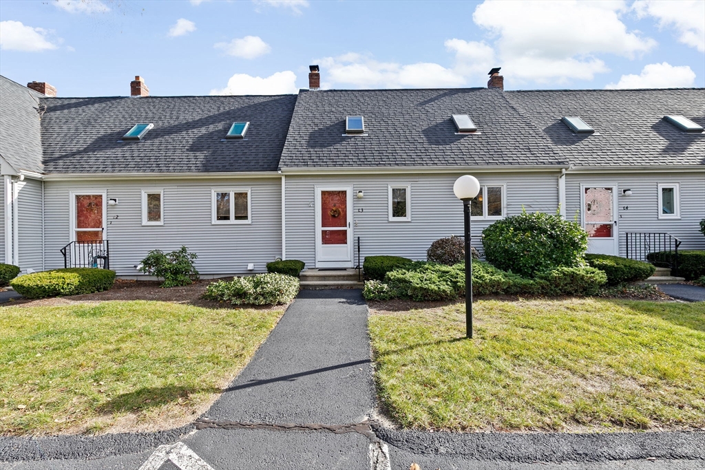 52 Liberty St, Plymouth, Massachusetts, 2 Bedrooms Bedrooms, 5 Rooms Rooms,1.5 BathroomsBathrooms,Residential,For Sale,Liberty St,73455947