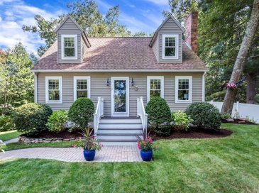 7 Glenwood Road, Franklin, Massachusetts, 3 Bedrooms Bedrooms, 7 Rooms Rooms,2 BathroomsBathrooms,Residential,For Sale,Glenwood Road,73467718