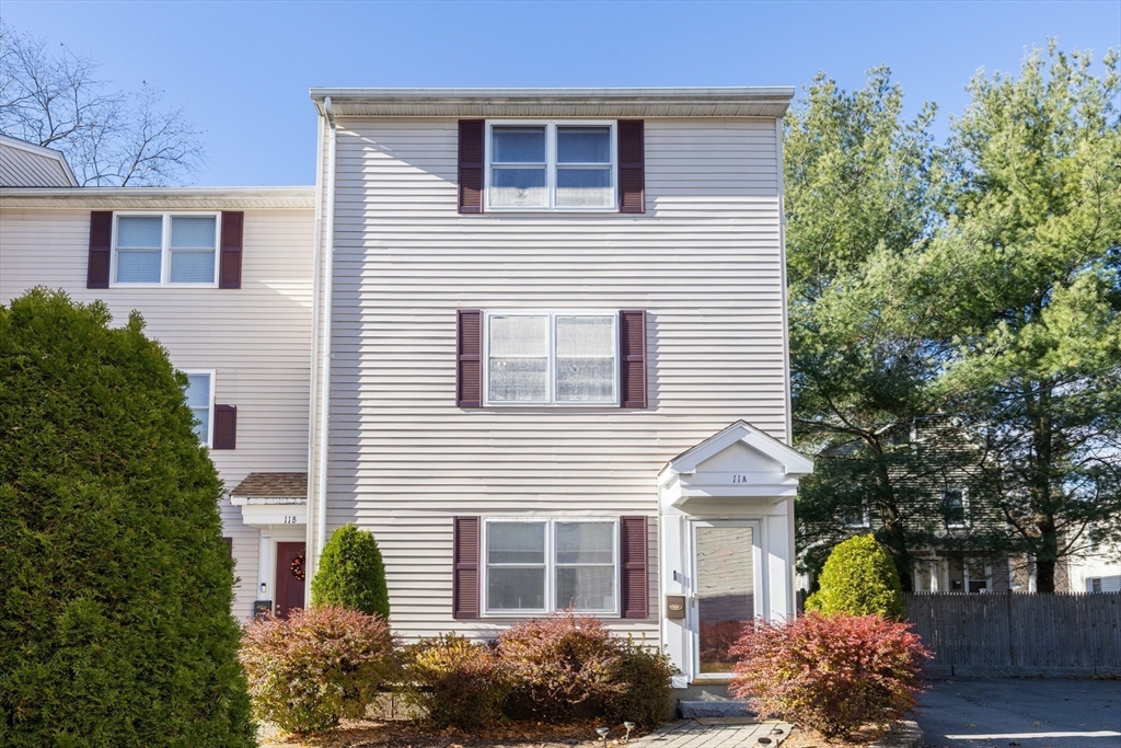 11A Endicott, Peabody, Massachusetts, 2 Bedrooms Bedrooms, 7 Rooms Rooms,1.5 BathroomsBathrooms,Residential,For Sale,Endicott,73458783