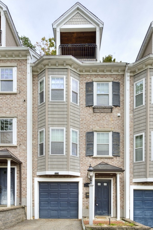 38 Johnson St, Worcester, Massachusetts, 3 Bedrooms Bedrooms, 6 Rooms Rooms,2.5 BathroomsBathrooms,Residential,For Sale,Johnson St,73464350