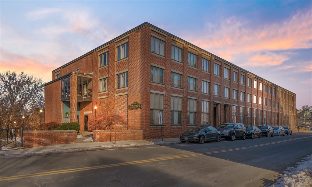 128 Warren, Lowell, Massachusetts, 2 Bedrooms Bedrooms, 7 Rooms Rooms,1.5 BathroomsBathrooms,Residential,For Sale,Warren,73461628