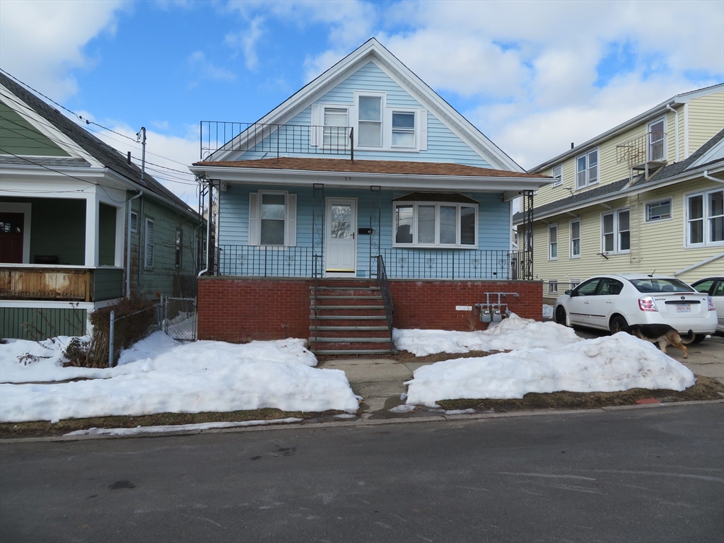 59 Calumet Street, New Bedford, Massachusetts, 3 Bedrooms Bedrooms, 6 Rooms Rooms,1 BathroomBathrooms,Residential Lease,For Rent,Calumet Street,73477528