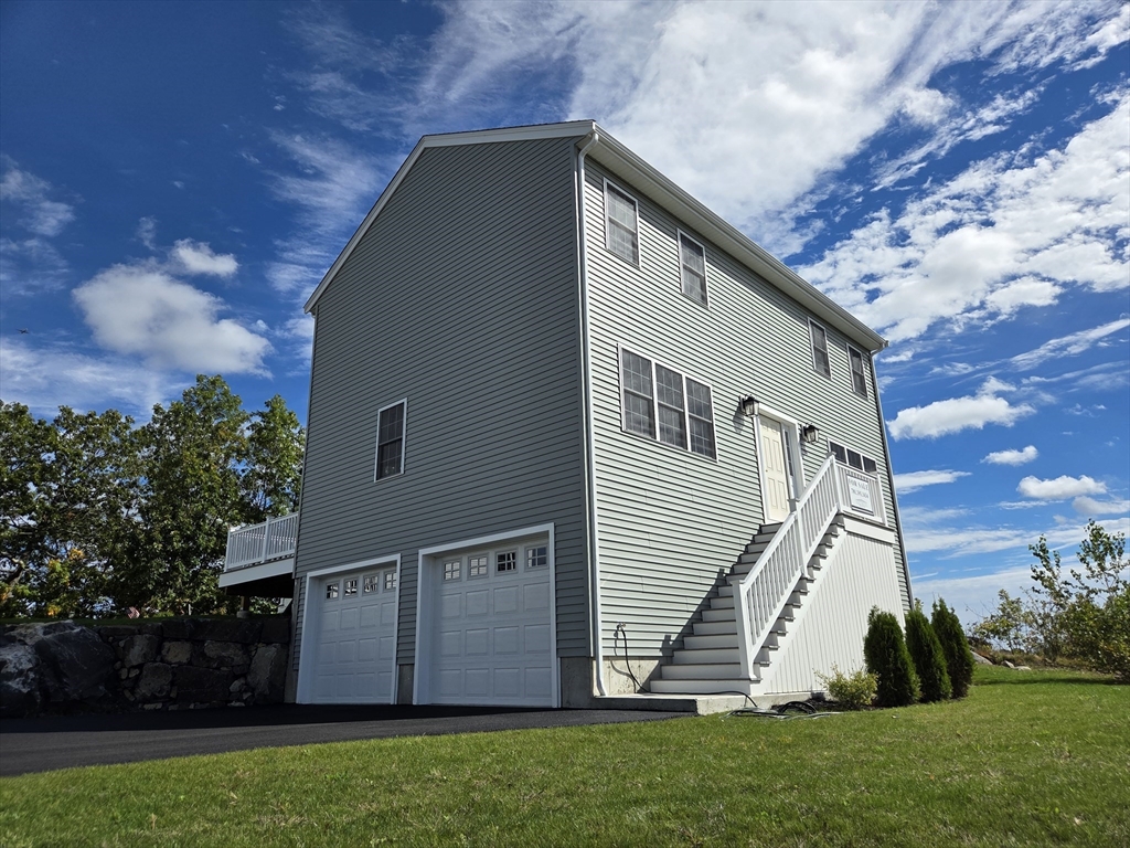 39 Kelly Lane, Lynn, Massachusetts, 3 Bedrooms Bedrooms, 6 Rooms Rooms,2.5 BathroomsBathrooms,Residential,For Sale,Kelly Lane,73438902