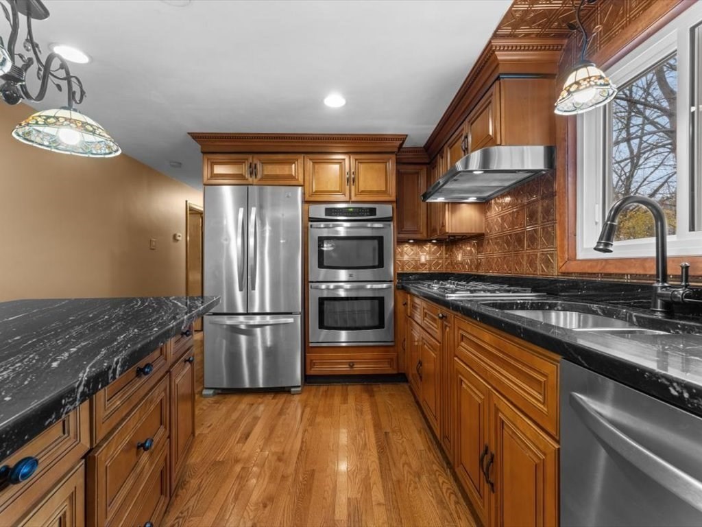 11 Benson Street, Worcester, Massachusetts, 3 Bedrooms Bedrooms, 10 Rooms Rooms,2 BathroomsBathrooms,Residential,For Sale,Benson Street,73456196