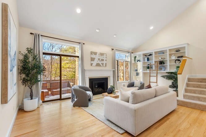 7 Wainwright Road, Winchester, Massachusetts, 3 Bedrooms Bedrooms, 8 Rooms Rooms,3.5 BathroomsBathrooms,Residential,For Sale,Wainwright Road,73473597