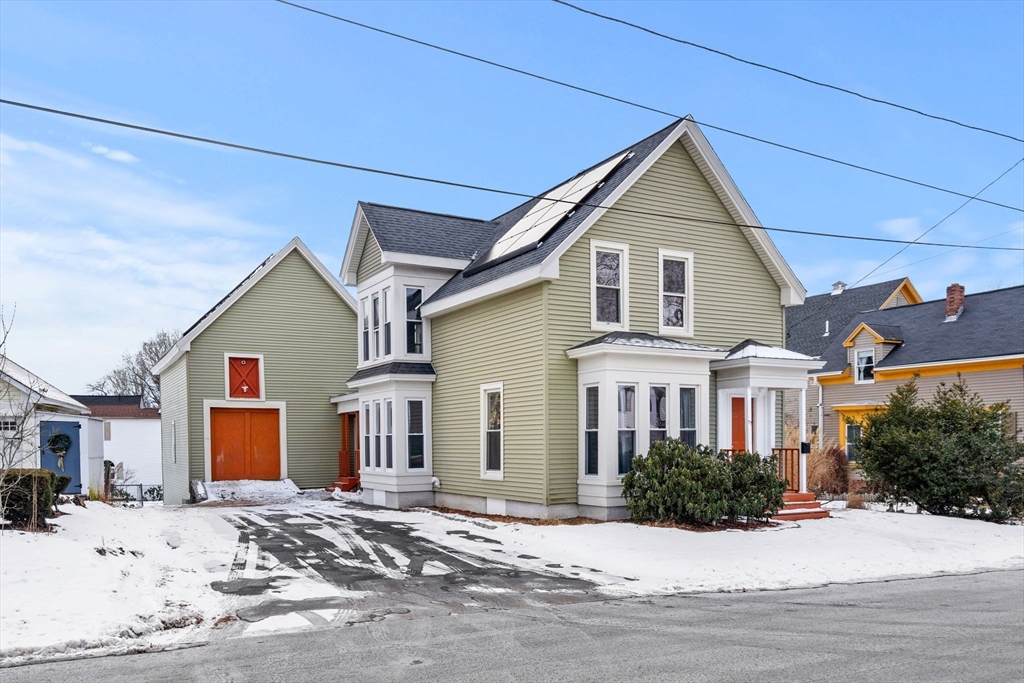 77 Race St, Haverhill, Massachusetts, 4 Bedrooms Bedrooms, 6 Rooms Rooms,1.5 BathroomsBathrooms,Residential,For Sale,Race St,73466327