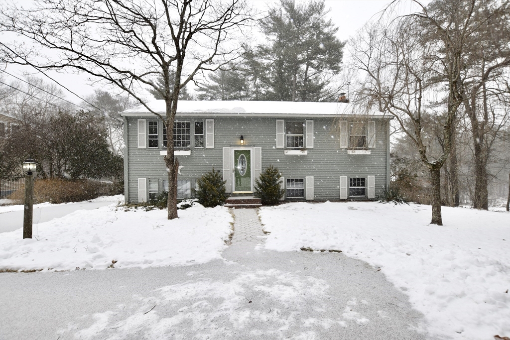 353 Cross St, Hanson, Massachusetts, 4 Bedrooms Bedrooms, 10 Rooms Rooms,2 BathroomsBathrooms,Residential,For Sale,Cross St,73471940