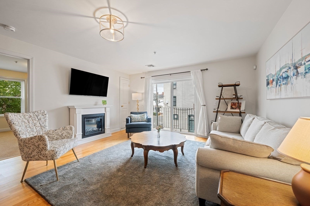 179 Park St, Medford, Massachusetts, 2 Bedrooms Bedrooms, 4 Rooms Rooms,2 BathroomsBathrooms,Residential,For Sale,Park St,73435621