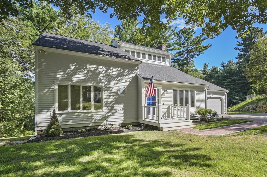 6 Barrows Road, Mendon, Massachusetts, 3 Bedrooms Bedrooms, 7 Rooms Rooms,3 BathroomsBathrooms,Residential,For Sale,Barrows Road,73480510