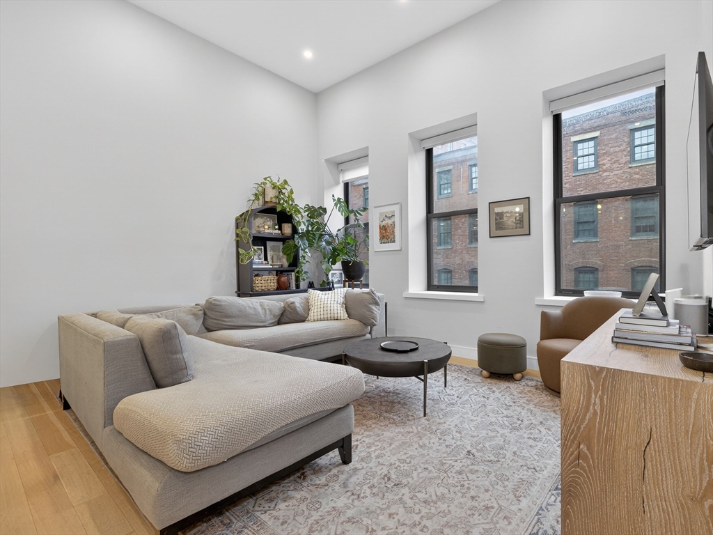 355 Congress St, Boston, Massachusetts, 1 Bedroom Bedrooms, 3 Rooms Rooms,1 BathroomBathrooms,Residential Lease,For Rent,Congress St,73480625