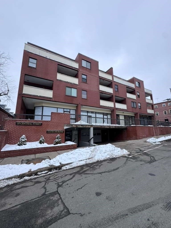 20 Central St, Salem, Massachusetts, 1 Bedroom Bedrooms, 4 Rooms Rooms,1 BathroomBathrooms,Residential Lease,For Rent,Central St,73480673