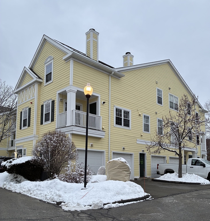 403 Gazebo Circle, Reading, Massachusetts, 3 Bedrooms Bedrooms, 6 Rooms Rooms,2.5 BathroomsBathrooms,Residential,For Sale,Gazebo Circle,73480511