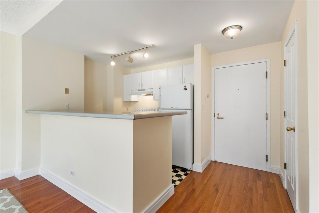 534 Beacon St, Boston, Massachusetts, 1 Bedroom Bedrooms, 4 Rooms Rooms,1 BathroomBathrooms,Residential Lease,For Rent,Beacon St,73480700