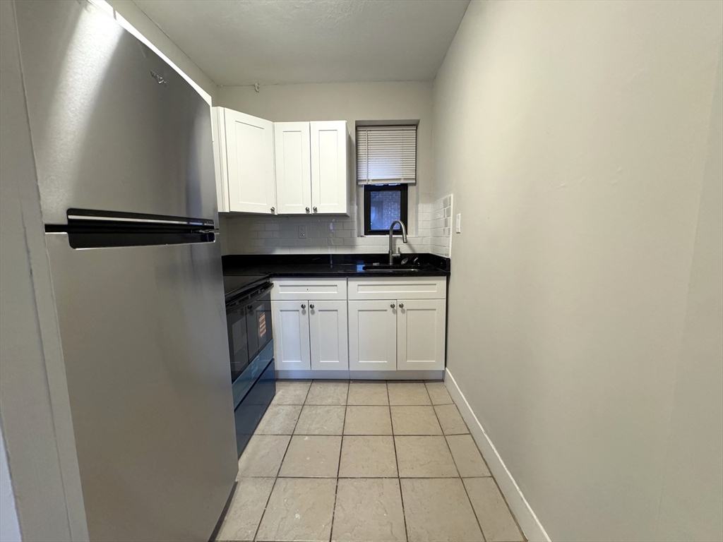 8 Langmaid Ave, Somerville, Massachusetts, 1 Bedroom Bedrooms, 3 Rooms Rooms,1 BathroomBathrooms,Residential Lease,For Rent,Langmaid Ave,73480705