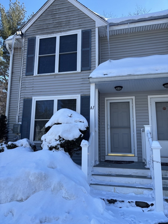 10 Groton Rd, Westford, Massachusetts, 2 Bedrooms Bedrooms, 4 Rooms Rooms,1.5 BathroomsBathrooms,Residential,For Sale,Groton Rd,73480717