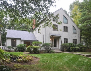 4 Crestview Ln, Milton, Massachusetts, 4 Bedrooms Bedrooms, 6 Rooms Rooms,2.5 BathroomsBathrooms,Residential Lease,For Rent,Crestview Ln,73480546