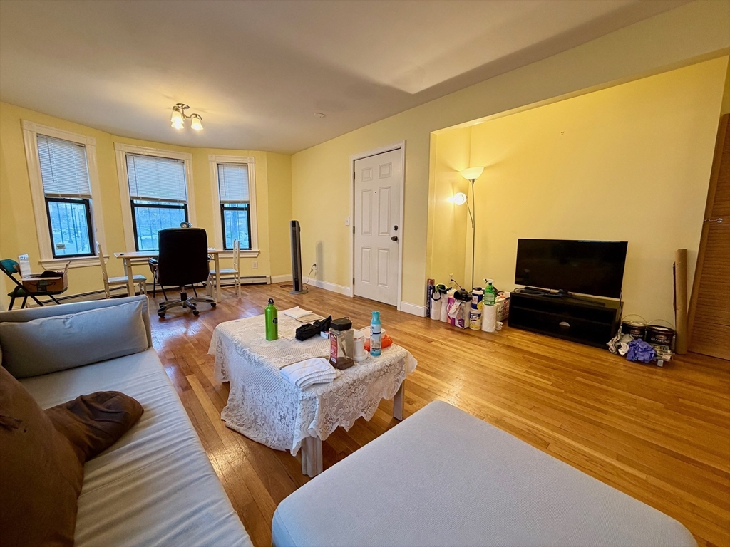 41 Thorndike St, Boston, Massachusetts, 2 Bedrooms Bedrooms, 5 Rooms Rooms,1.5 BathroomsBathrooms,Residential Lease,For Rent,Thorndike St,73480552