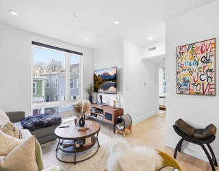 101 - 105 Condor Street, Boston, Massachusetts, 2 Bedrooms Bedrooms, 4 Rooms Rooms,2 BathroomsBathrooms,Residential,For Sale,Condor Street,73480585